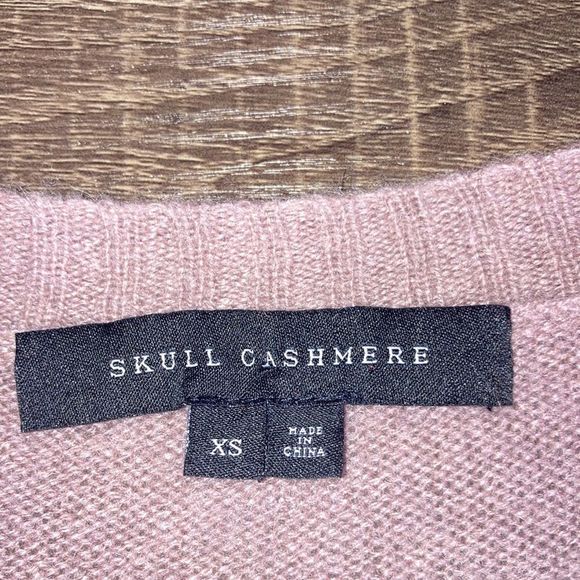 360 CASHMERE Skull Print Vneck Cashmere Sweater Size XS Blush Pink - Picture 4 of 12